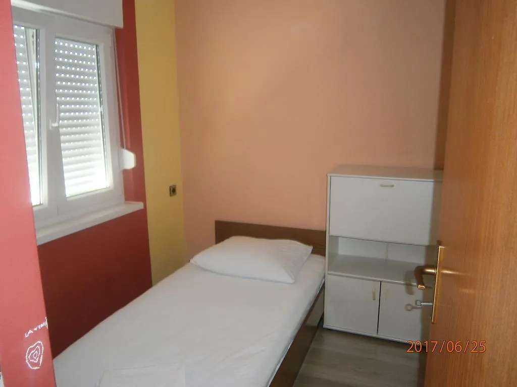 Apartments Drago Petrčane 0*,