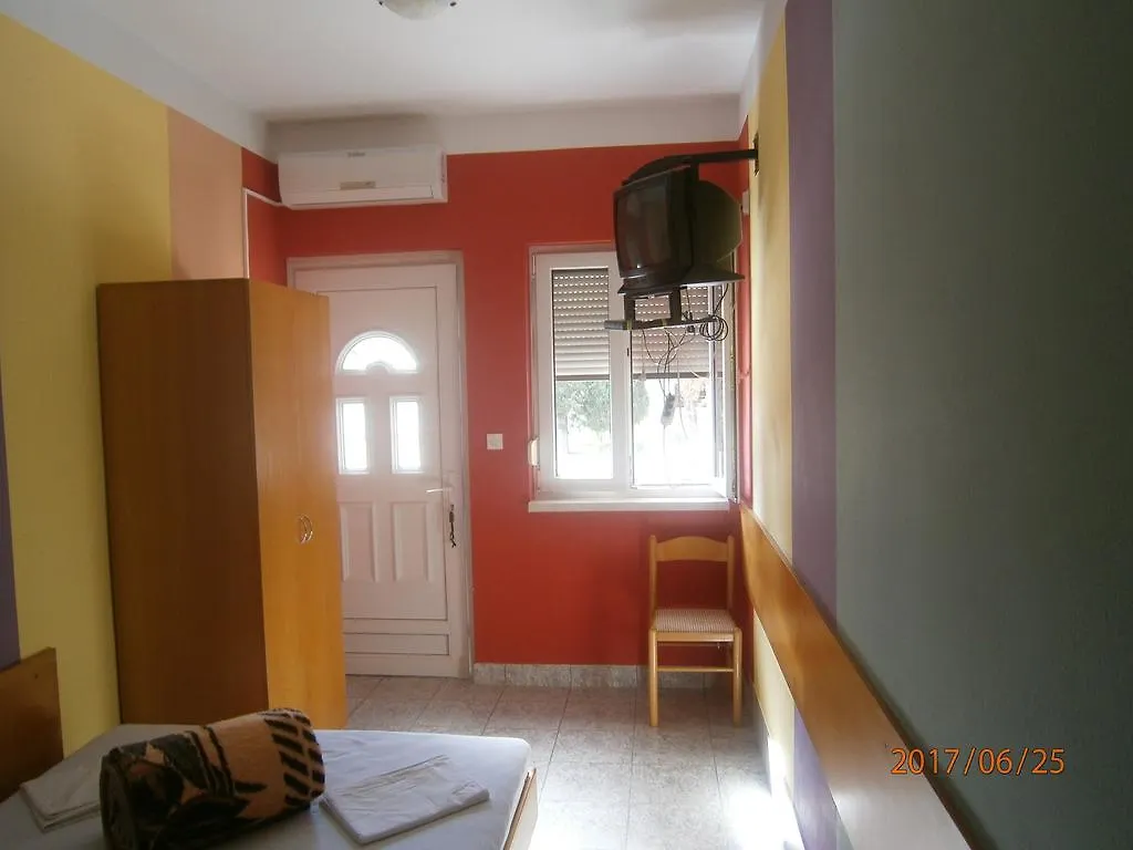 Apartments Drago Petrčane 0*,